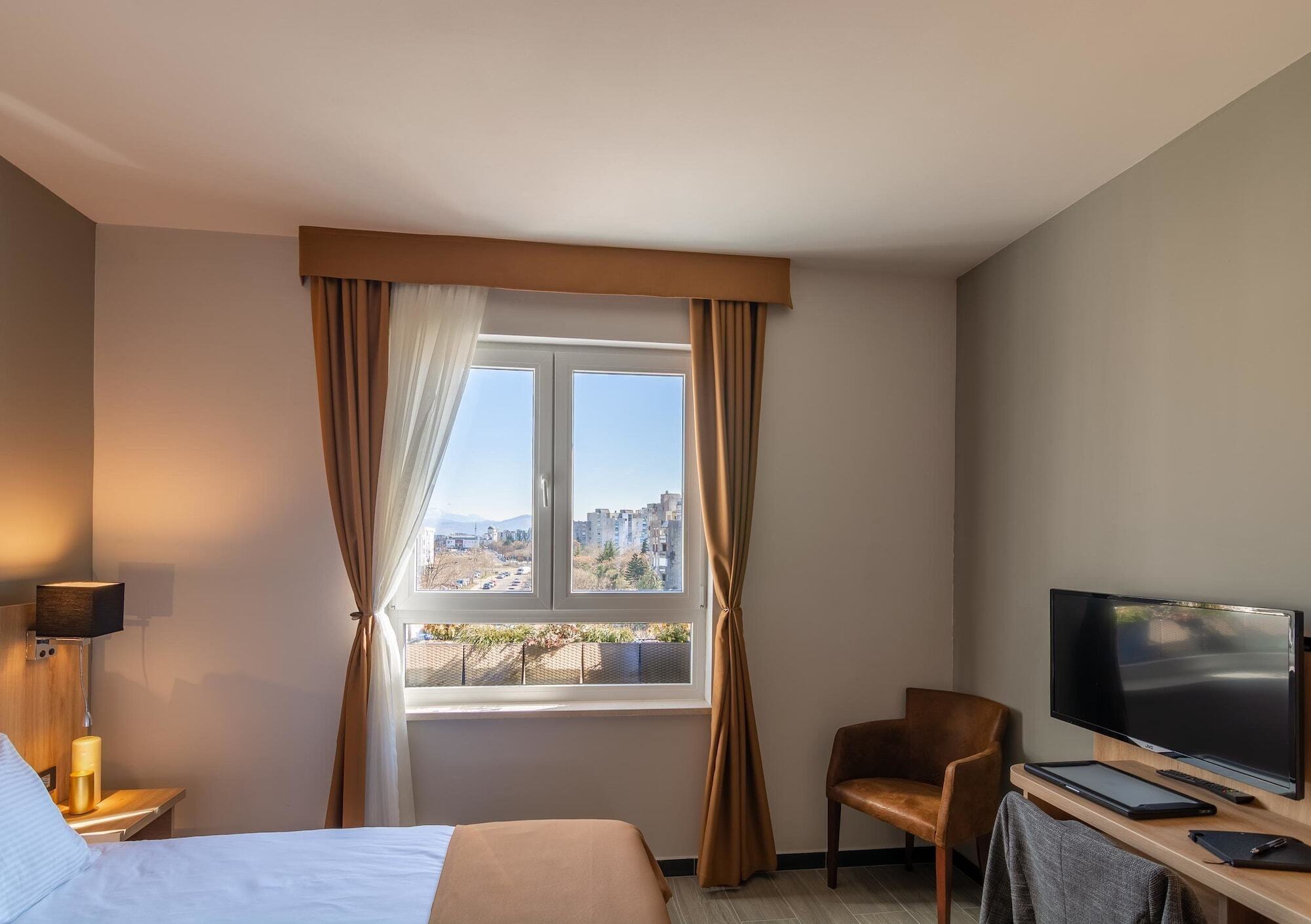 Hotel Resurs Podgorica Exterior photo