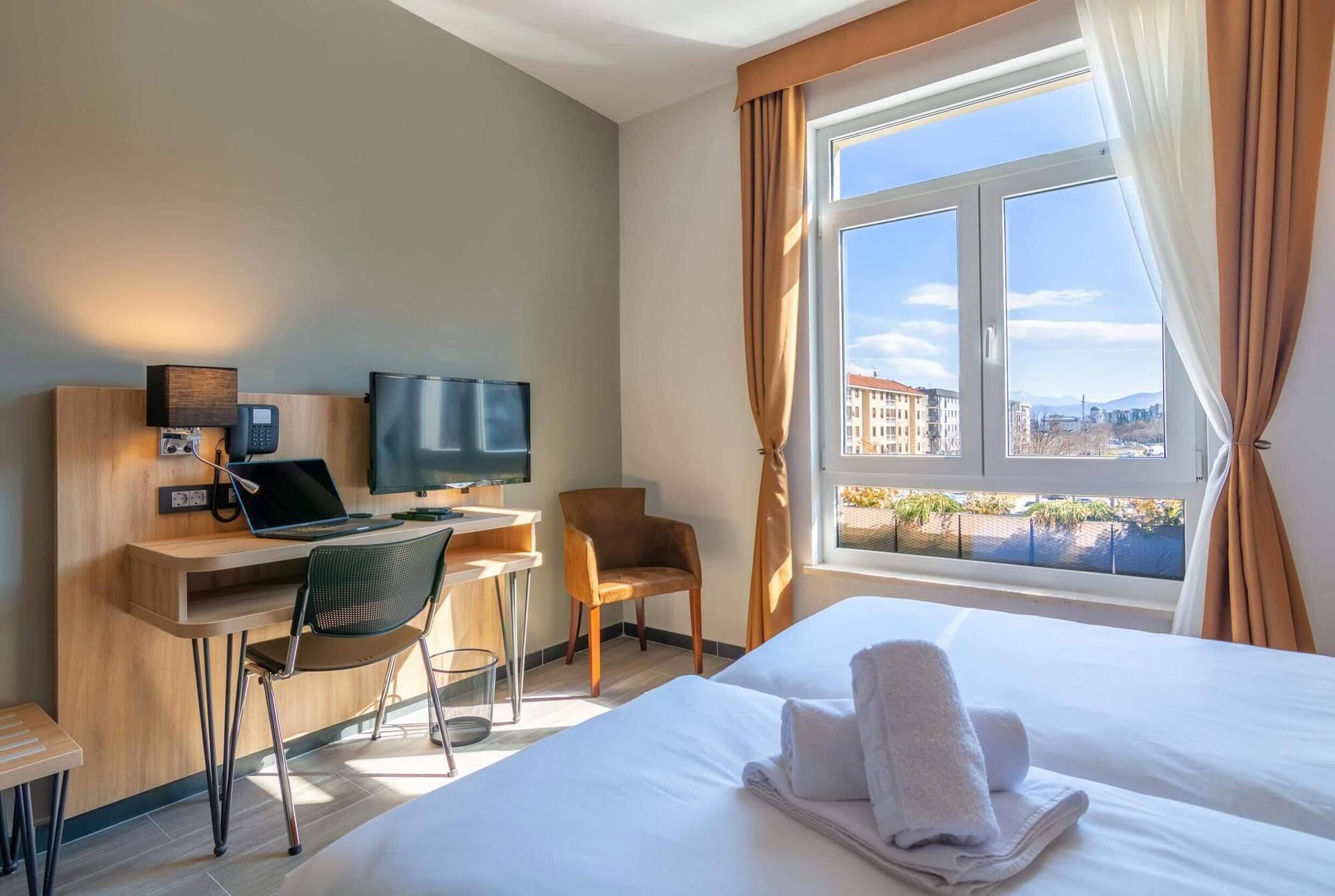 Hotel Resurs Podgorica Exterior photo